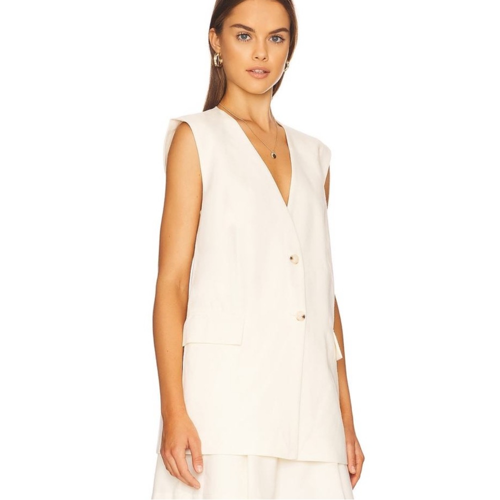 WeWoreWhat Cream Relaxed Vest and Shorts Set - size small
